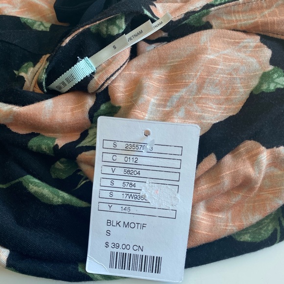 NWT Urban Outfitters Floral Crisscross Top - Picture 7 of 8